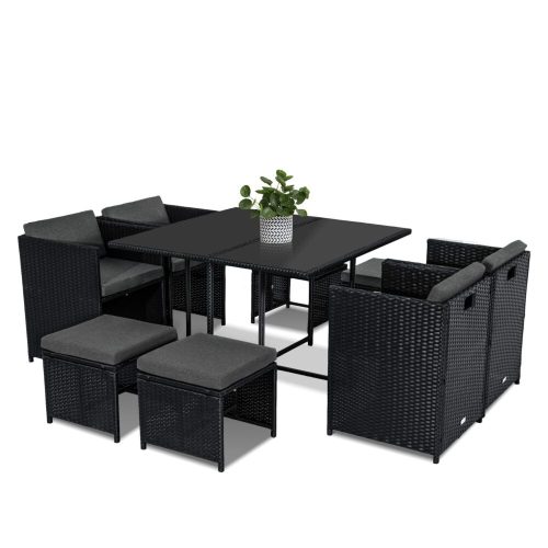 Spacious Outdoor Furniture Set