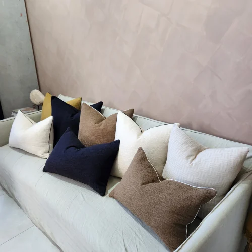 Gassin White Cushion