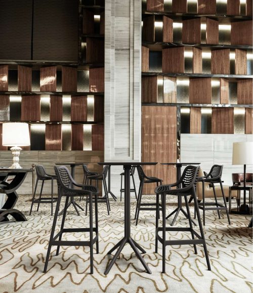 bar table and stools set