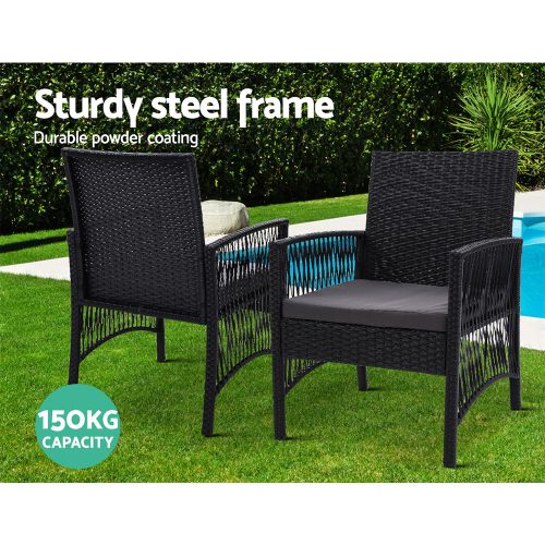 Lyra outdoor table and chairs